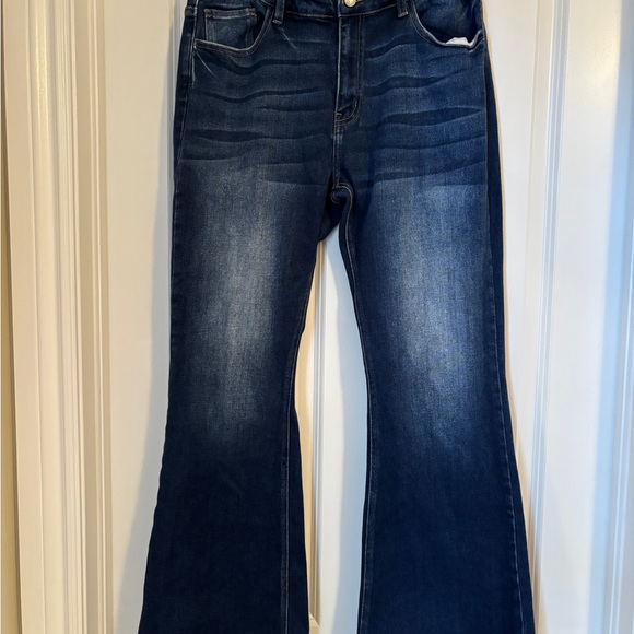KanCan -  Kurvy Mid-Rise Flare Dark Blue Jeans. Size 32. Cotton/Poly/Spandex - Picture 3 of 13
